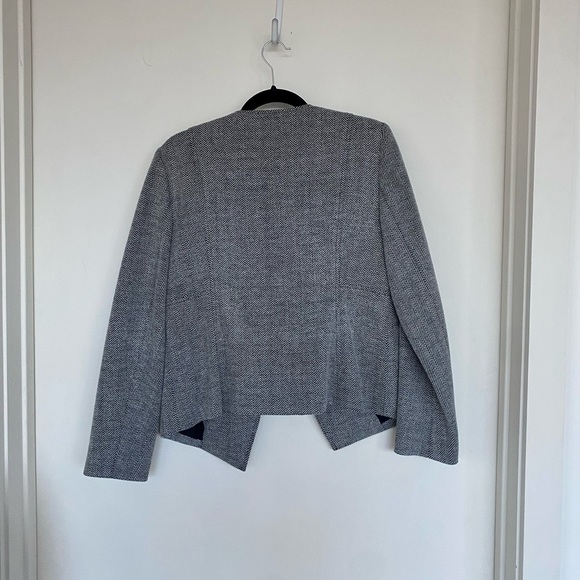 Loft brand suit jacket/blazer. Size M. Grey tweed style blazer with no collar - Picture 6 of 6